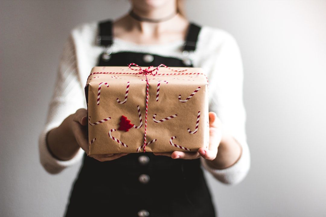 From Algorithms to Emotions: How AI Understands Your Gifting Needs
